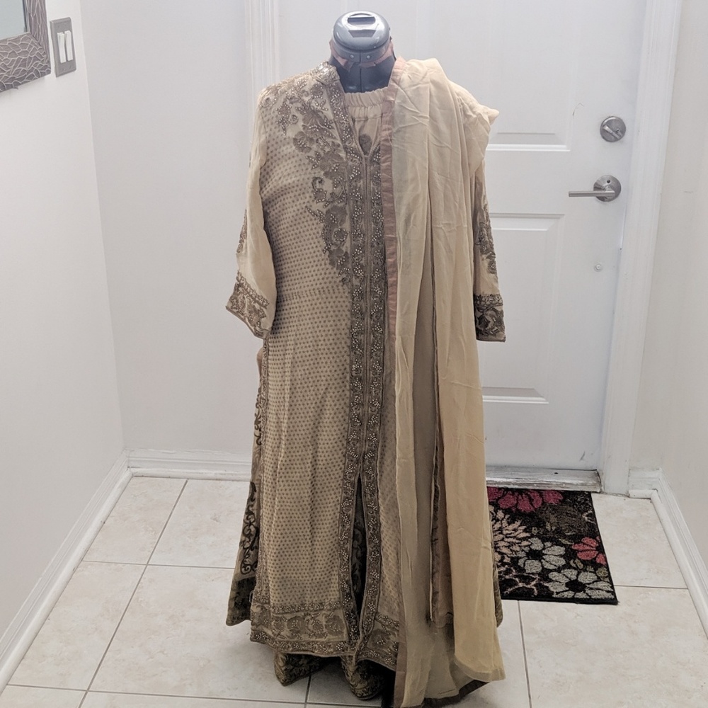 Golden lengha
